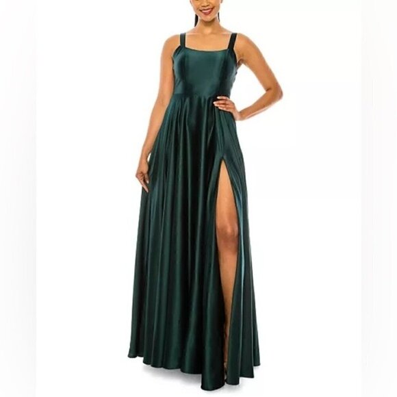 B DARLIN Juniors' Open-Back Gown, evening dress hunter size 3/4 - Picture 6 of 10